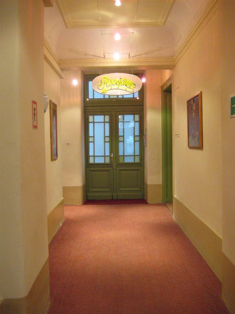 Amelie Apartment Hotel Виена Екстериор снимка
